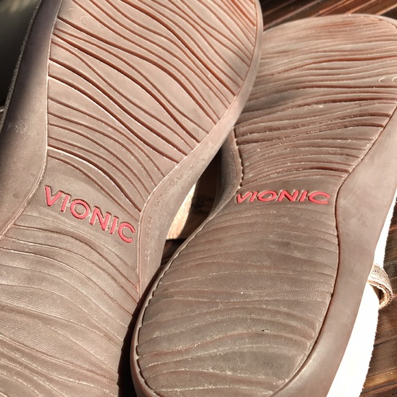 🚨B2G1 VIONIC Metallic Gold Thong Toe Sandals - Picture 7 of 7